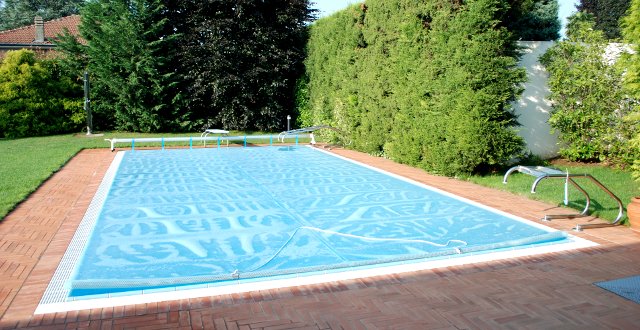 Telo Copertura Isotermica Per Piscina Rettangolare 10x5m - PE 400 Micron, Nero, Protezione UV E Antispazzatura - 2