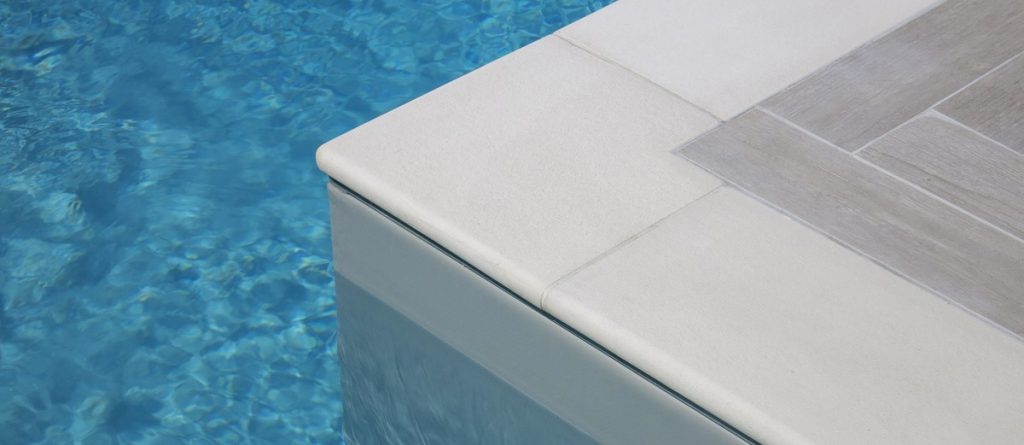 Bordi piscina in pietra ricostruita