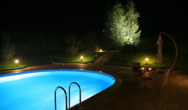 illuminazione piscina e giardino