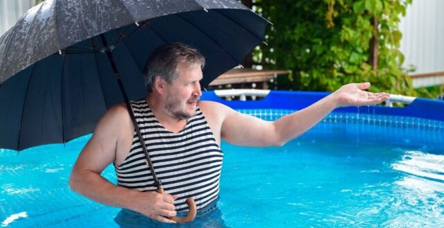 trattare la piscina dopo un temporale