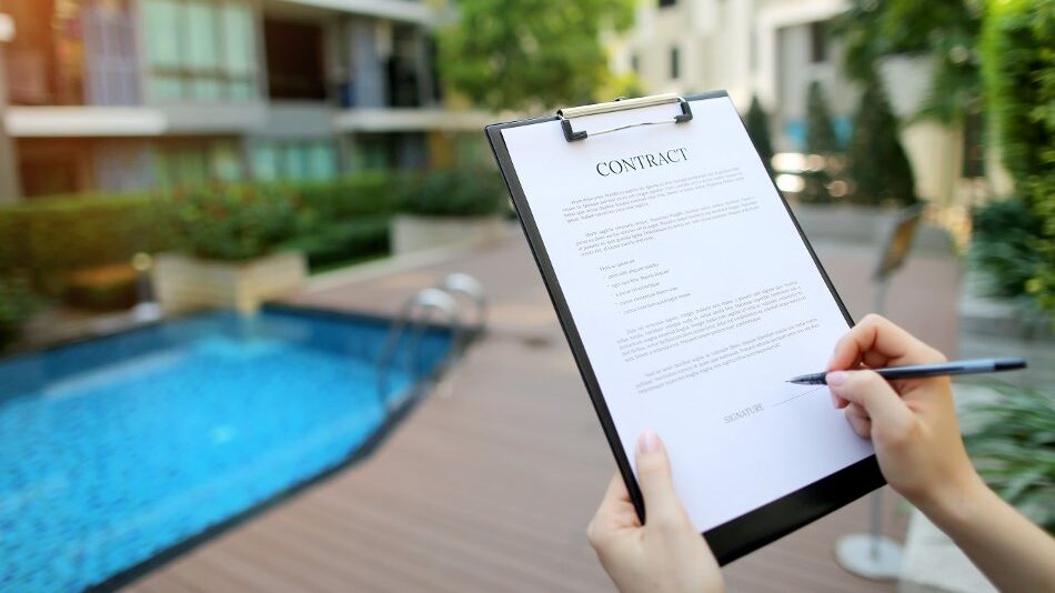 La guida definitiva a normative e permessi per piscine interrate