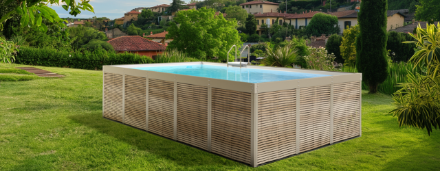 piscina fuori terra rivestita in bambù