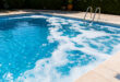 Schiuma nella Piscina - Cause e Rimedi Rapidi